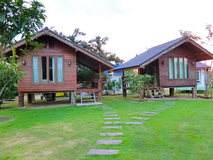 Exterior 3