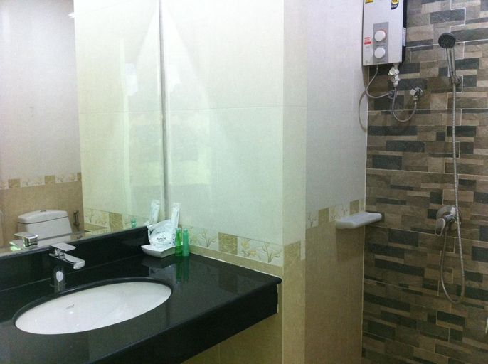 Bathroom 13