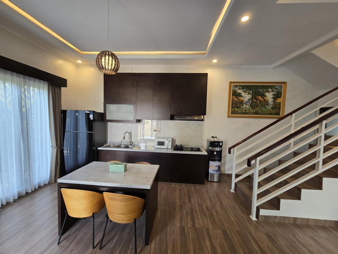 Dining Room 11
