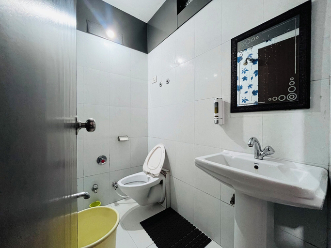 Bathroom 4, Hotel Good Luck Residency, Mount Abu, Sirohi