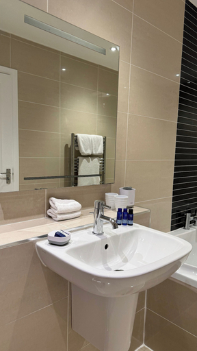 Bathroom 4, 19 Snowdon Apartment, Stirling