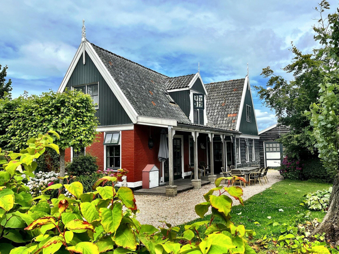 Exterior 2, Nicely Decorated Villa with Garden near Sea, Wieringen