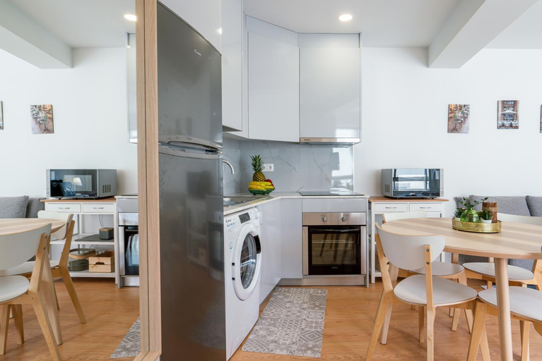 Others 4, Host Wise - Comfy Sunny Flat - Prime Location, Porto