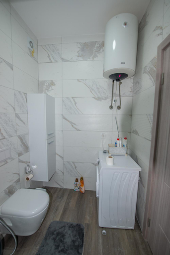 Others 5, Apartment Lara