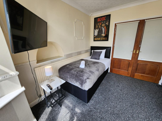 Others 5, Sheldon Shared House, Birmingham