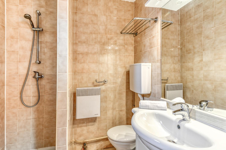Bathroom 5, SOWELL HOTELS Les Jardins Du Cap, Hérault