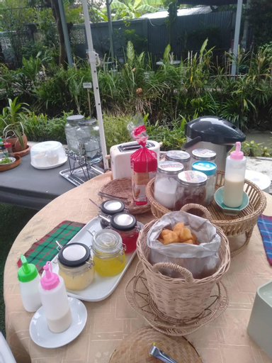 Food & Drinks