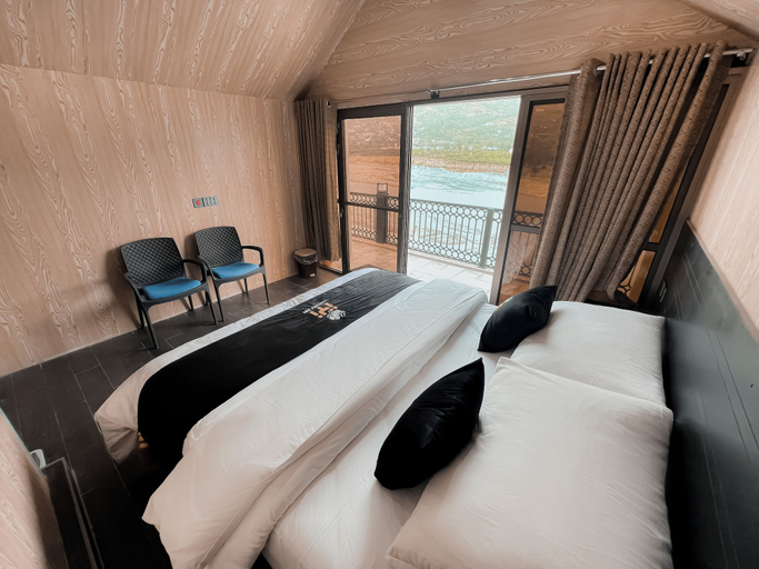 Bedroom 3, IYI LUXURY INN, Malakand
