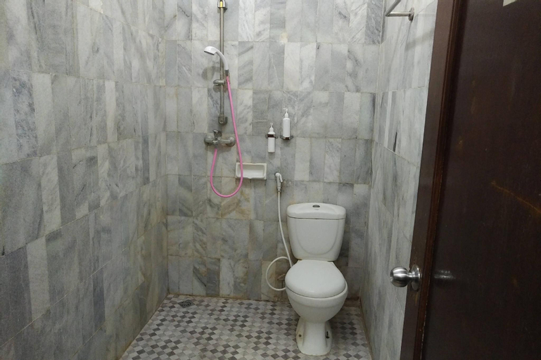 Bathroom 10
