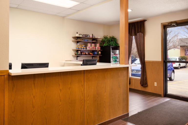 Exterior & Views, Deluxe Inn & Suites, Crawford