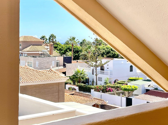 View from property 2, Seaside Flat With Shared Pool, Almería