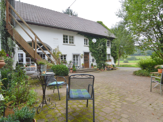 Exterior & Views 2, Cozy Apartment in Immerath near Fishing, Vulkaneifel