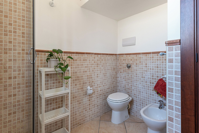 Bathroom 2, The Terrace Behind the Cathedral by Wonderful Italy, Palermo