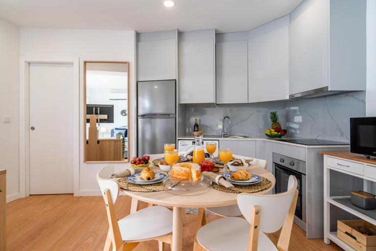 Others 2, Host Wise - Comfy Sunny Flat - Prime Location, Porto