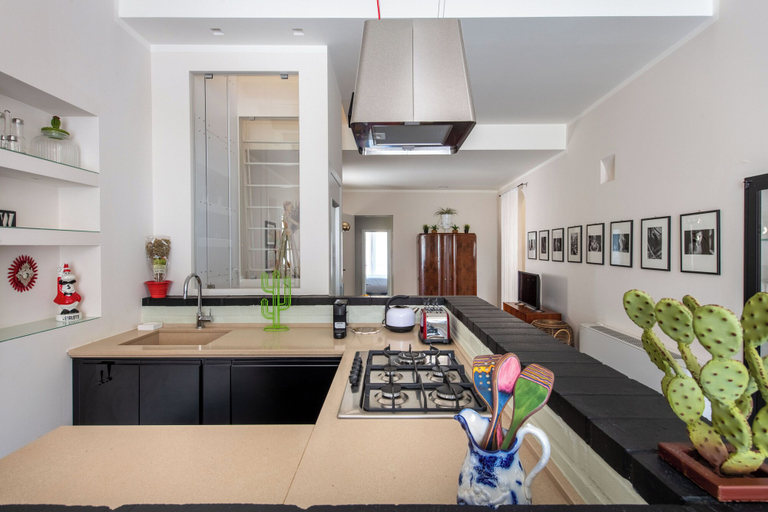 Others 5, Normanni Apartment with Terrace, Palermo