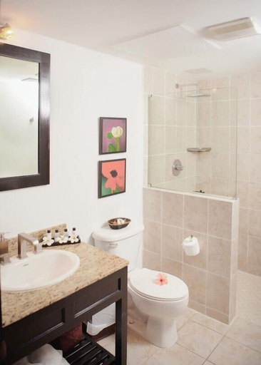 Bathroom 5, Las Terrazas Resort and Residences Ambergris