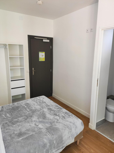 Bedroom 5, Le Palmier, Seine-Saint-Denis