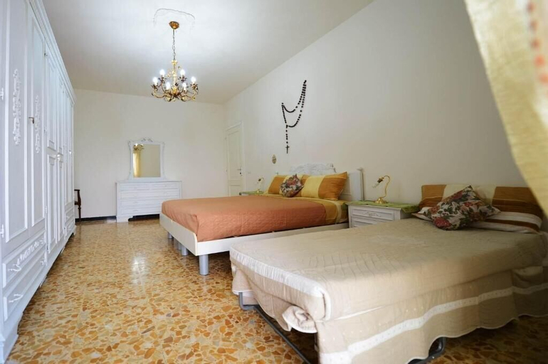 Bedroom 4, Bene Vagienna Holiday House, Cuneo