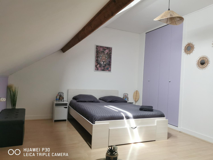 Others 4, 2 chambres privatives avec Sdb proche circuit, Sarthe