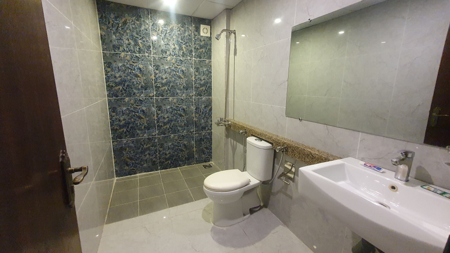 Bathroom 4, Intellectual Inn - Bahria Town, Islamabad