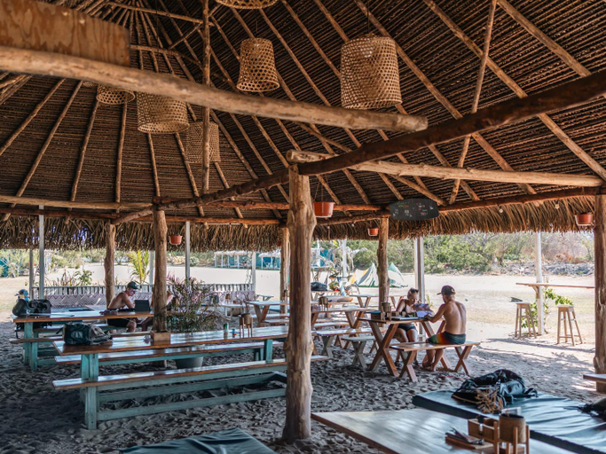 Food & Drinks 3, Panama Kite Center, Chame