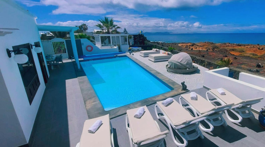 Sport & Beauty 2, Villa Sunset Paradise with panoramic sea view, first line, sunsets, Las Palmas