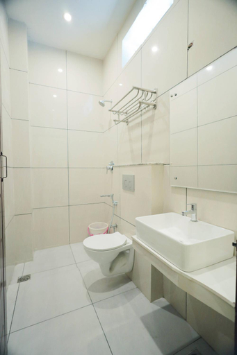 Bathroom 4, LK.Lodge, Kanniyakumari