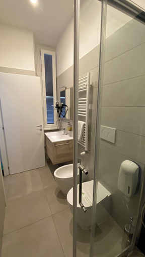 Bathroom 5, Cecilia B&B Roma, Rome