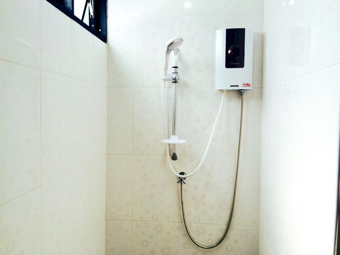 Bathroom 14