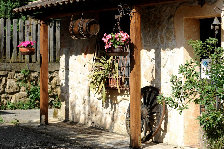 Others 5, COUNTRY HOUSE, Latina