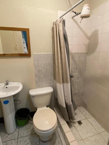 Bathroom 4, Hotel Malybu, ZONA 1