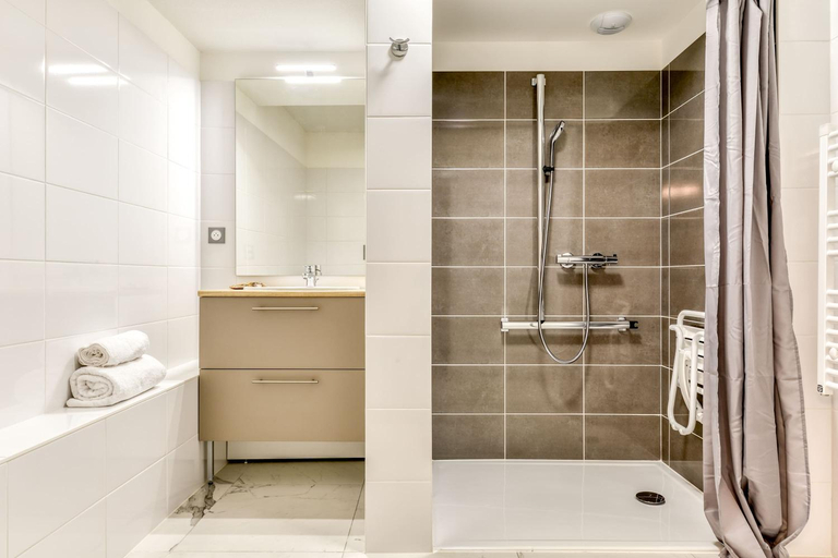 Shower 2, OVELIA Montpellier - Les Balcons de Montcalm, Hérault