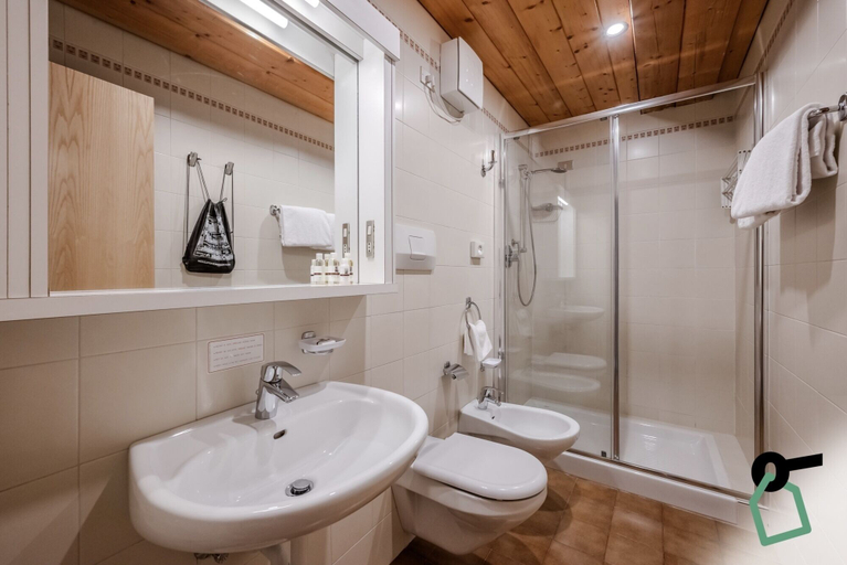 Bathroom 3, HOTIDAY Apartment Collection - Campiglio Grostè, Trento
