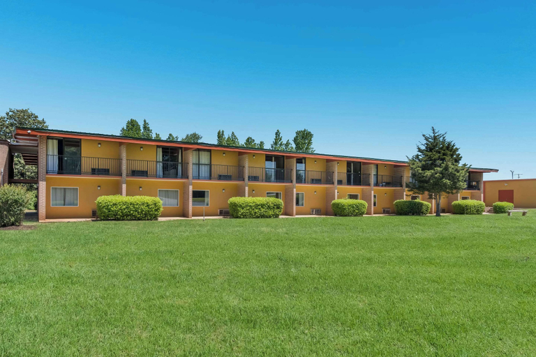 Exterior & Views 2, Econo Lodge, Guilford