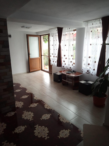 Others 4, Casa Rariana, Calimanesti