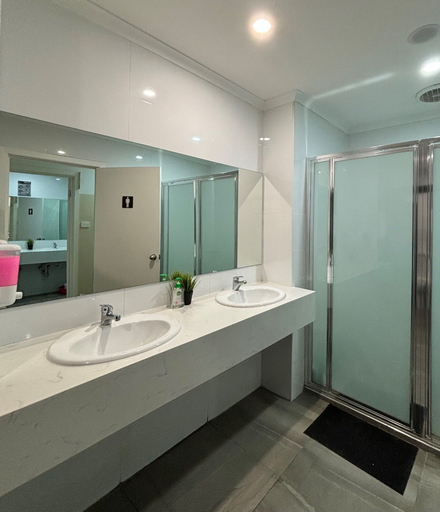 Bathroom 5, St Kilda Accommodation - Hostel, Melbourne