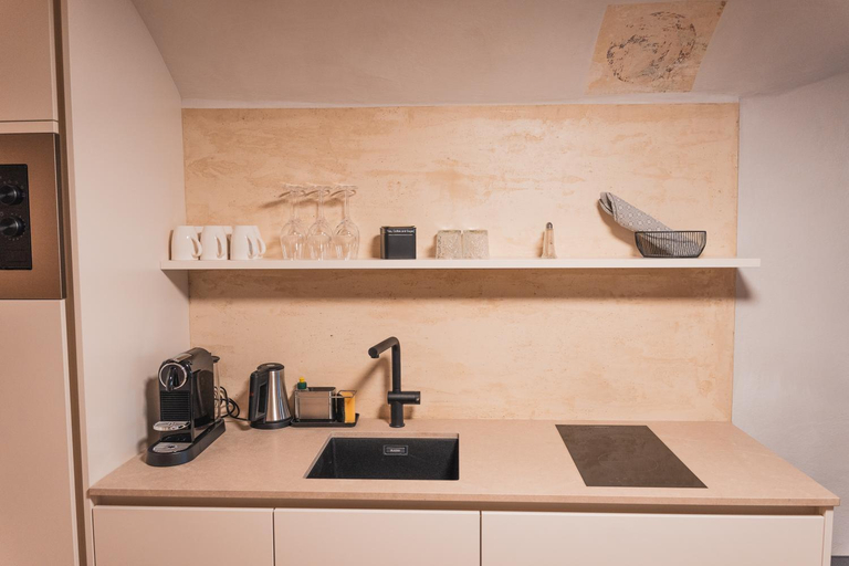 Others 2, H5 Grauer Bar Studios & More, Innsbruck