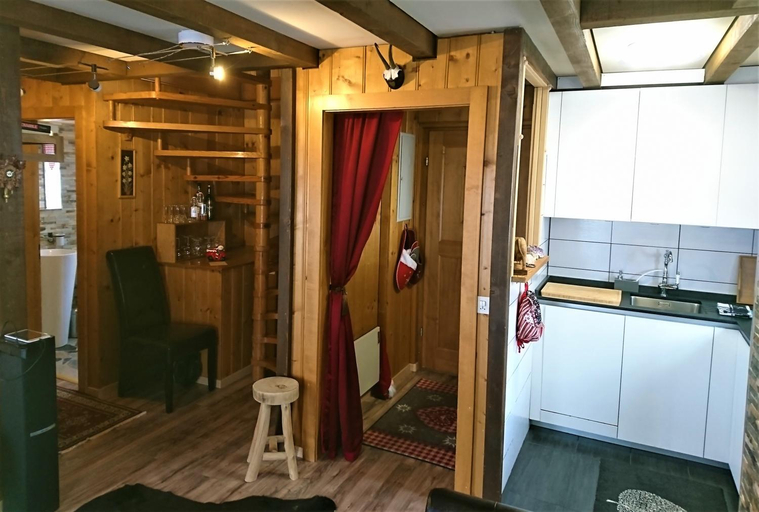 Kitchen 3, Chalet "Chez Claudine et Charles", Hérens