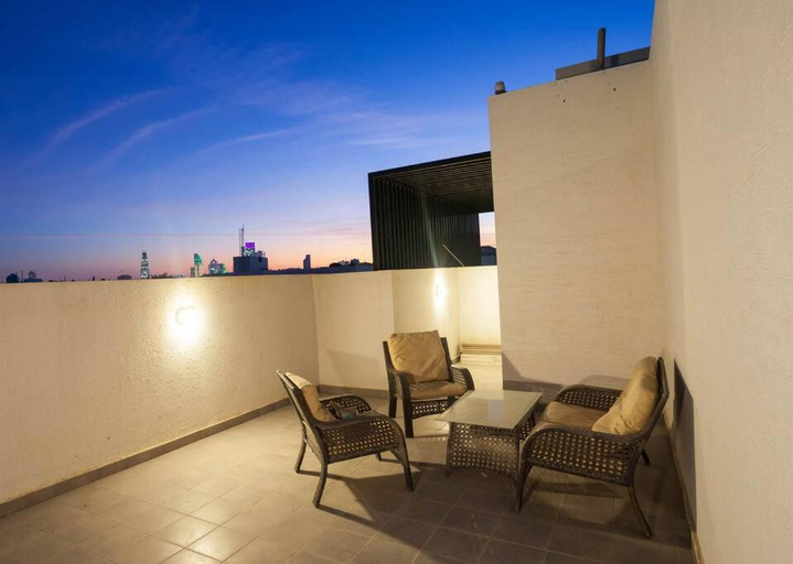 Balcony/terrace, Elegant and luxurious apartment Al-Olaya, Riyadh