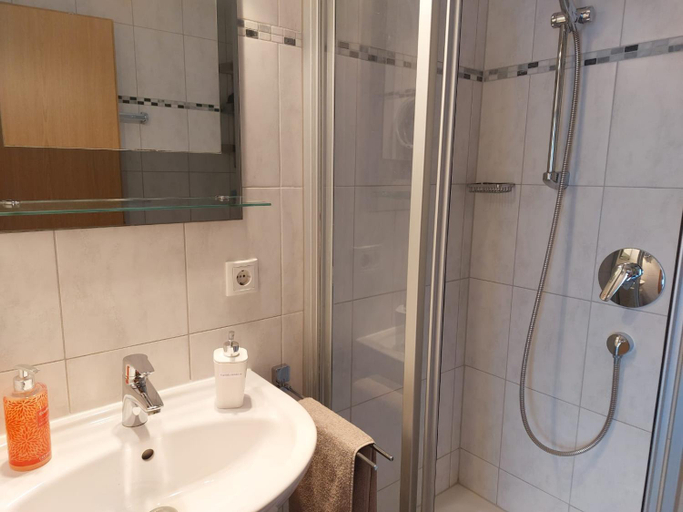 Bathroom, Gerlindes Haus - inkl. Chiemgau-Karte, Traunstein