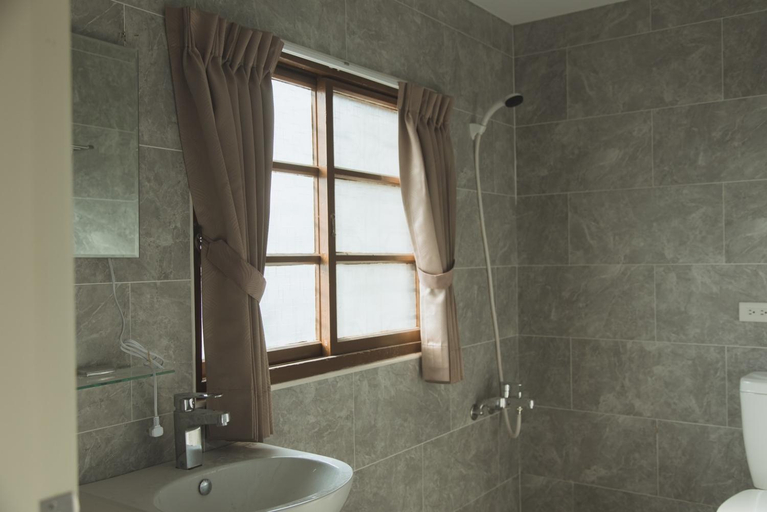 Bathroom 1, Nanhua Hotel, Changhua