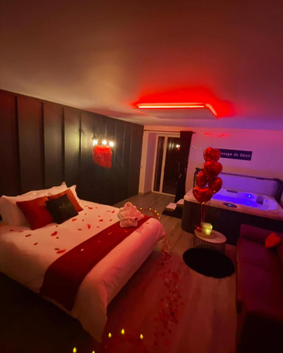 Others 4, L'Evasion chambre MONTMARTRE avec Jacuzzi privatif, Loire-Atlantique