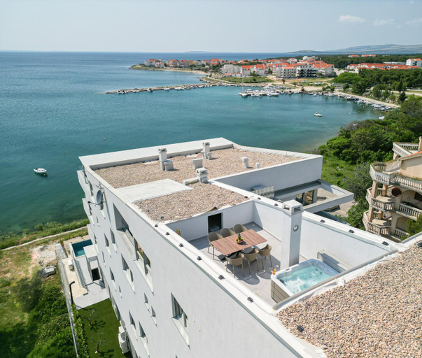 Others 3, Salt&Soul Residence, Povljane
