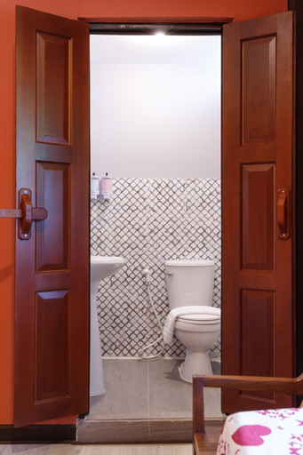 Bathroom 2, ilili house, Muang Chiang Mai