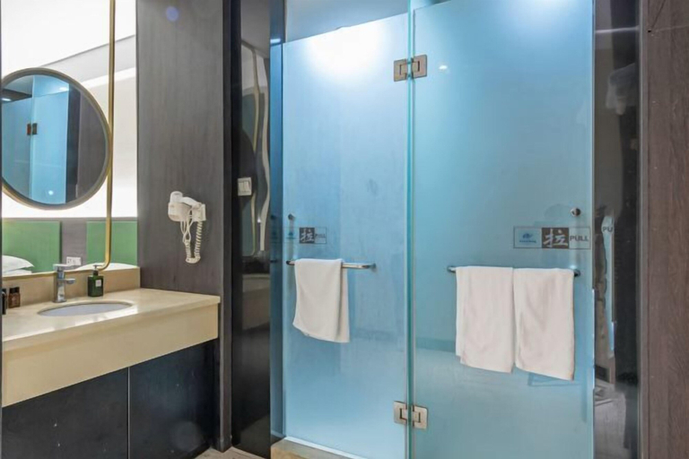 Bathroom 4, Ease Hotel (South Ningbo CBD Romon World Park Store, BTG Homeinns), Ningbo