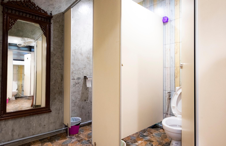 Bathroom 14