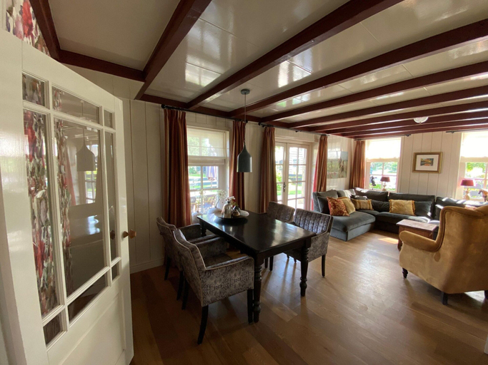 Dining 5, Nicely Decorated Villa with Garden near Sea, Wieringen