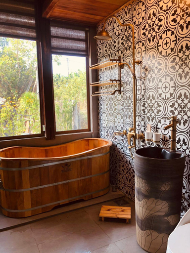 Bathroom 2, Nha Ben Ho Venuestay, Ba Vi