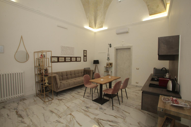 Others 3, La dimora di Re Idomeneo, Lecce