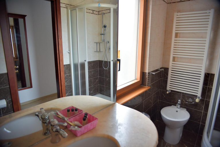 Bathroom 3, Panorama Hotel, Trieste